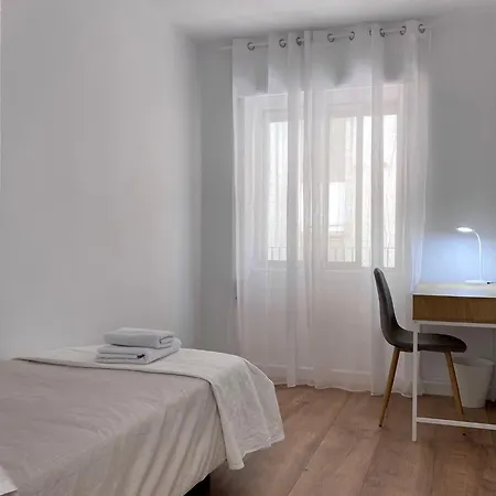 Апартаменты Bonjour Cathedrale By Aroom Vut-le-1187